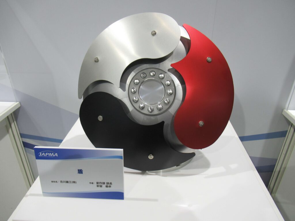 盾(たて)
𠮷川鐵工(株)
創作課 課長
新留 義孝